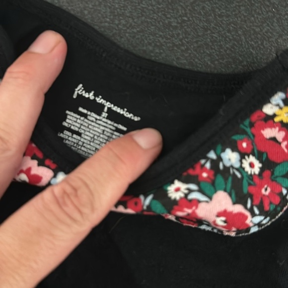 - First impression flower top - Picture 2 of 2